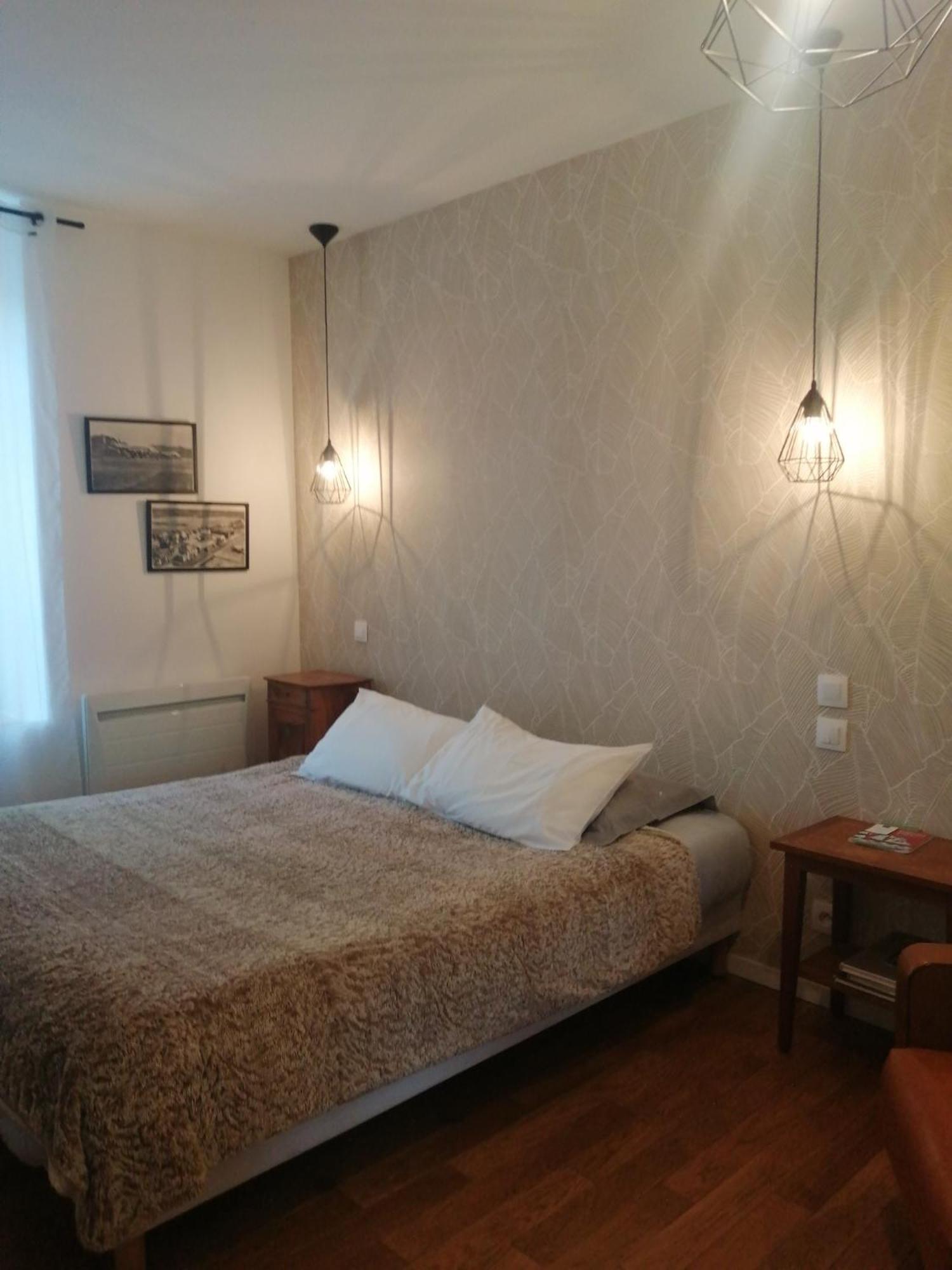 Lesneven Le Quai 18 Bed & Breakfast エクステリア 写真